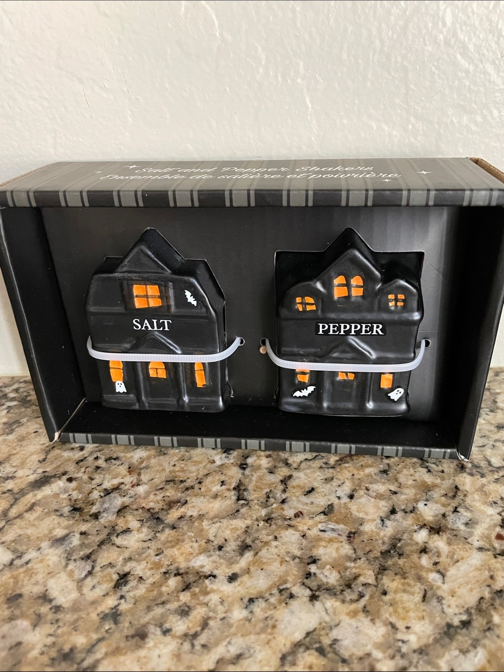 Halloween Haunted House Salt & Pepper Shaker Set - Black